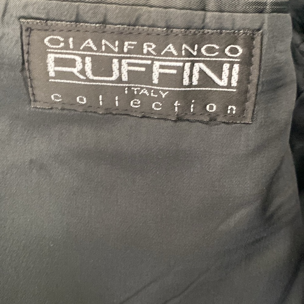 Black sport coat. Size 46 long - Picture 2 of 5